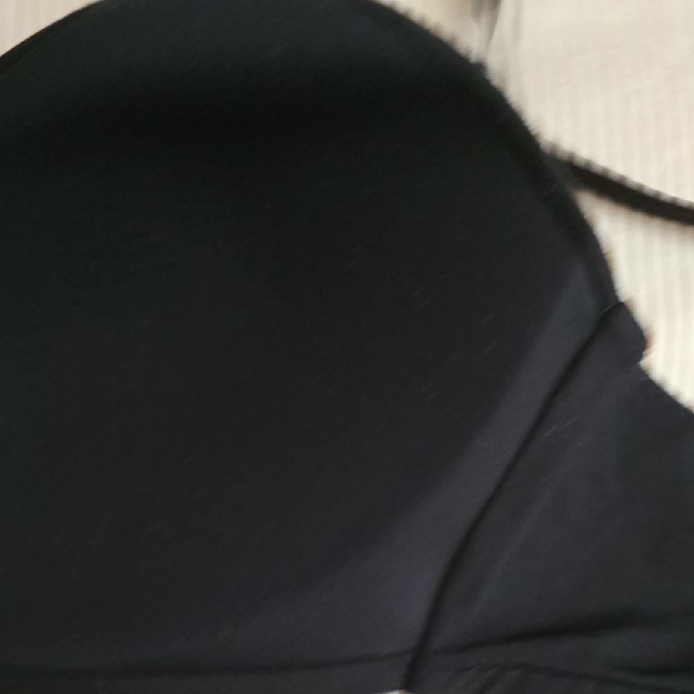 Victoria's Secret Elegant Black Bra - Picture 5 of 9